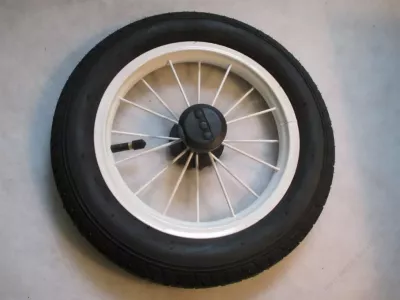 Kolečko ke kočárku kovové nafukovací bílé 12" - s ložiskem. Kolečko ke kočárku kovové nafukovací bílé 12" - s ložiskem.