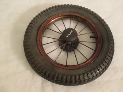 Kolečko ke kočárku TAKO kovové nafukovací hnědé 12" - s ložiskem. Kolečko ke kočárku TAKO kovové nafukovací hnědé 12" - s ložiskem.