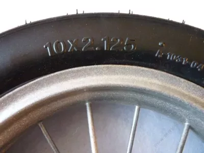 Kolečko ke kočárku plastové nafukovací 10" - s ložiskem. Kolečko ke kočárku plastové nafukovací 10" - s ložiskem.