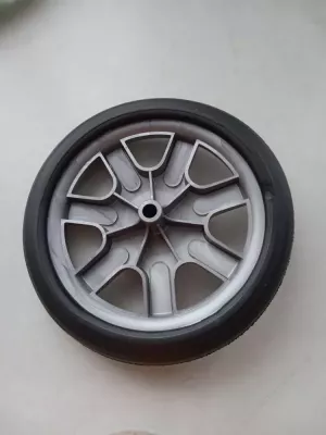 Kolečko ke kočárku pro panenky "8". Kolečko ke kočárku pro panenky "8".