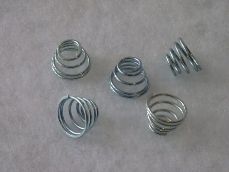 Pružina do řehtačky velké.