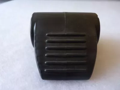 Pedál brzdy.
