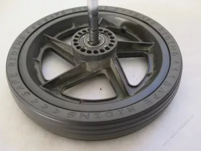 Pneu "pěna" SAFE RIDING 9,5".