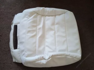 Autosedačka Junama.