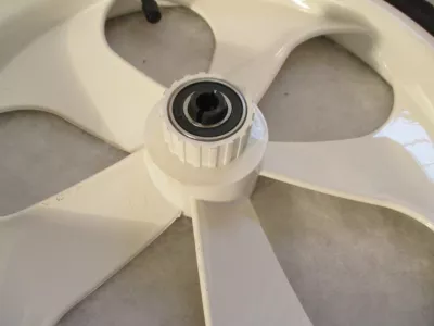 Plastové kolečko 14" bílá / černá. Plastové kolečko 14" bílá / černá.