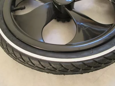 Plastové kolečko 14" černé. Plastové kolečko 14" černé.