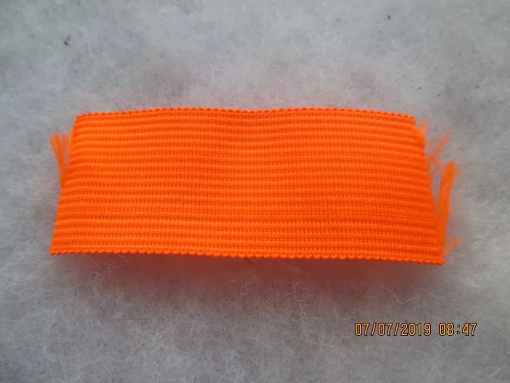 Pružná lemovka š.30 mm barevná.